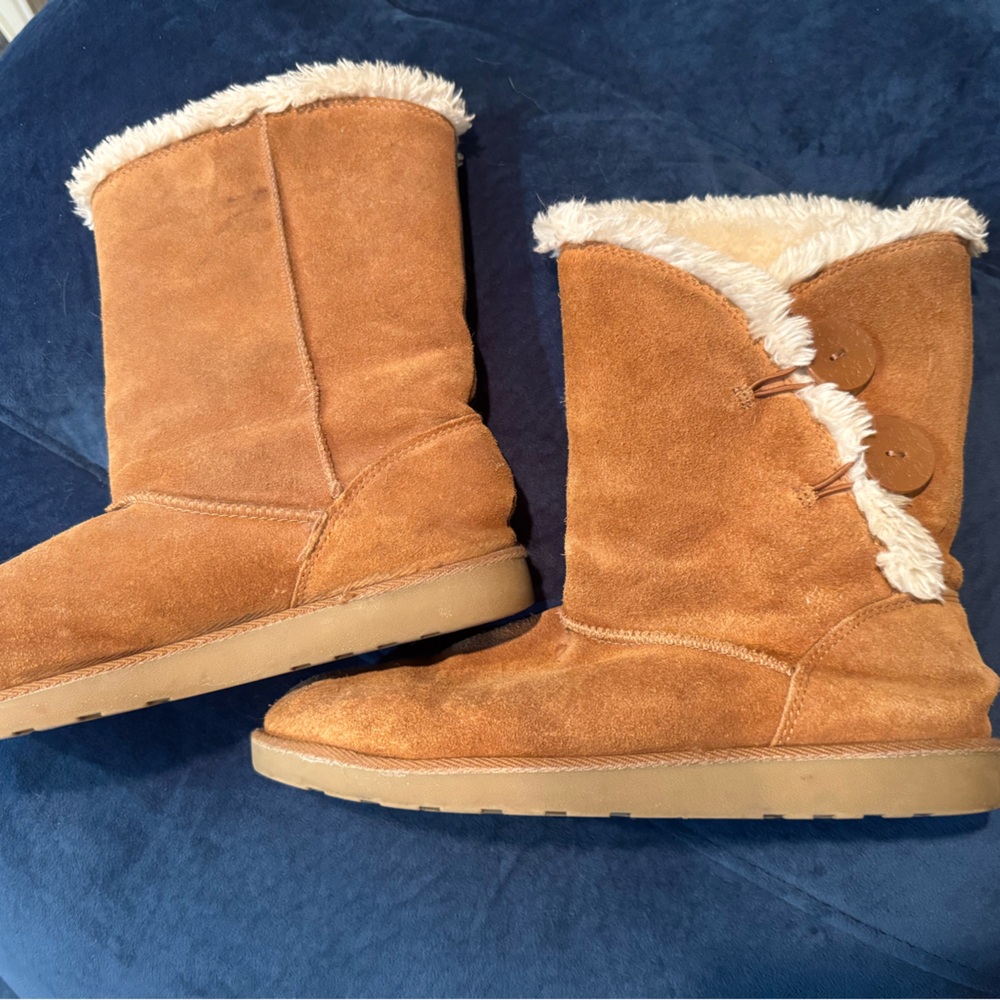 Kohls Brown winter boots with fleece lining buttons